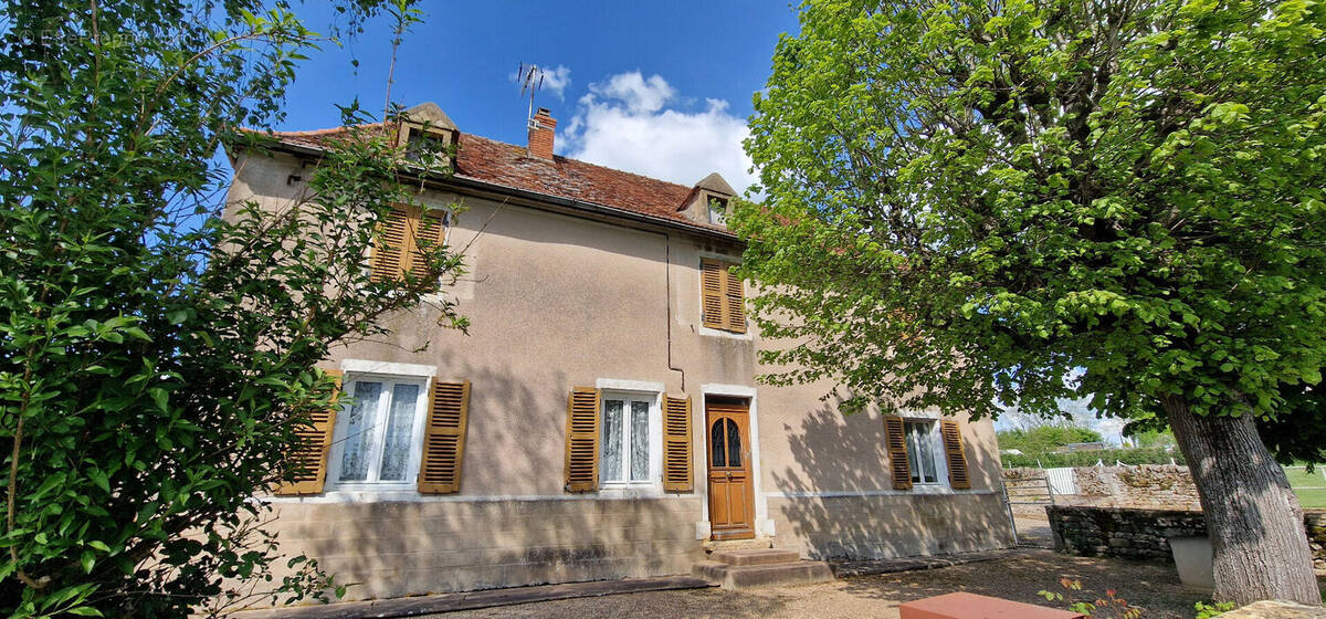 Maison à VARENNE-L&#039;ARCONCE