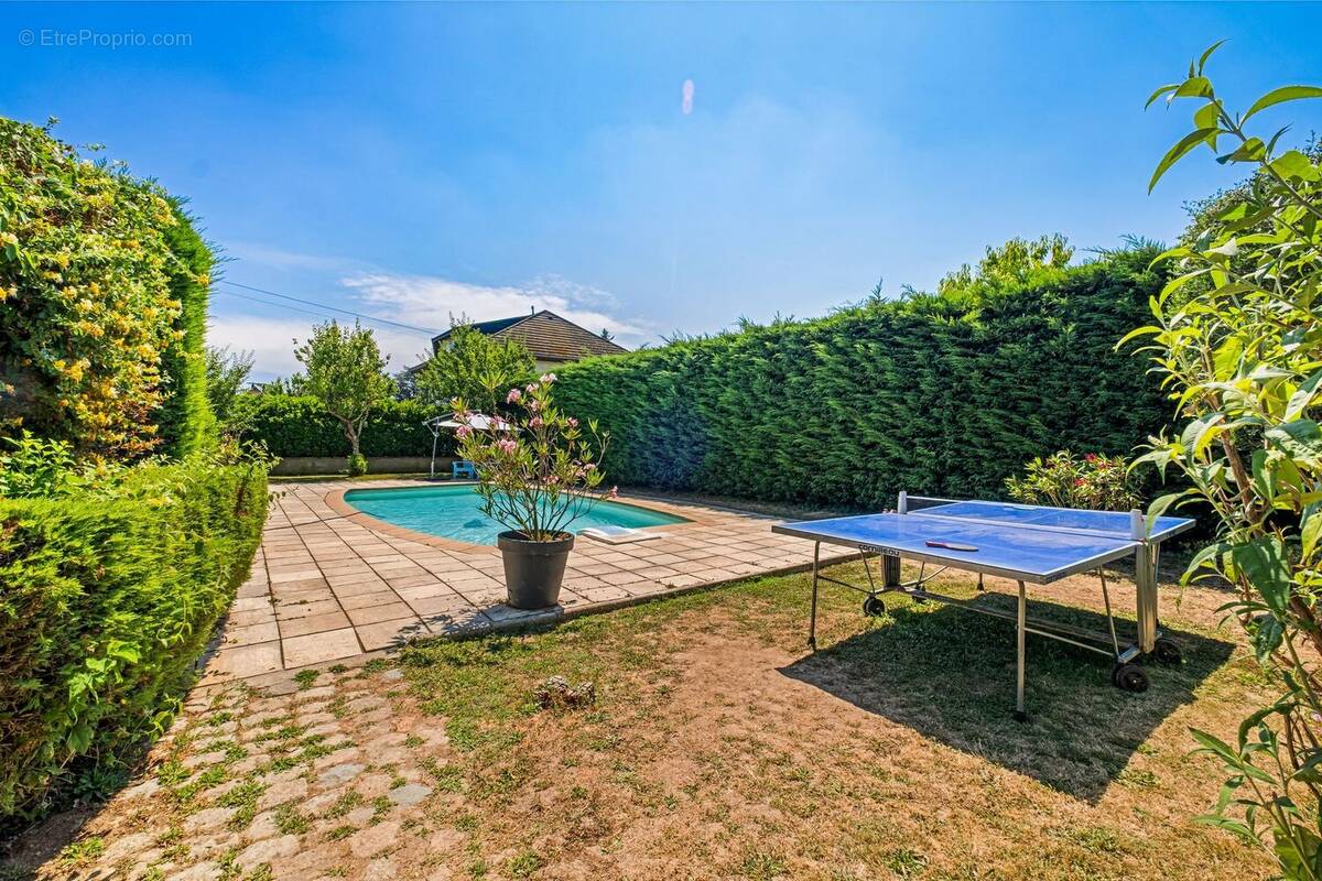 Maison t8 de 196 m2 - photo 2