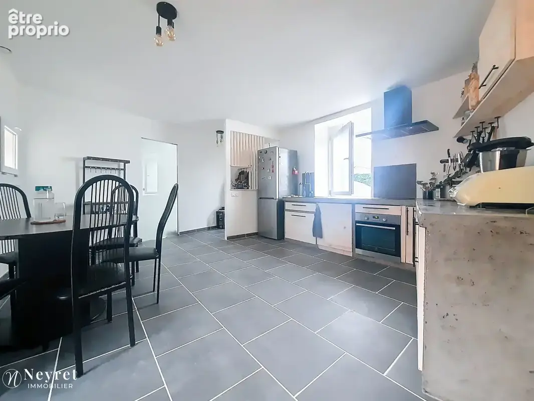 Communay - Maison de ville 151m2 - 4 chambres avec espace bureau - Cour privative de 35m2 - photo 4