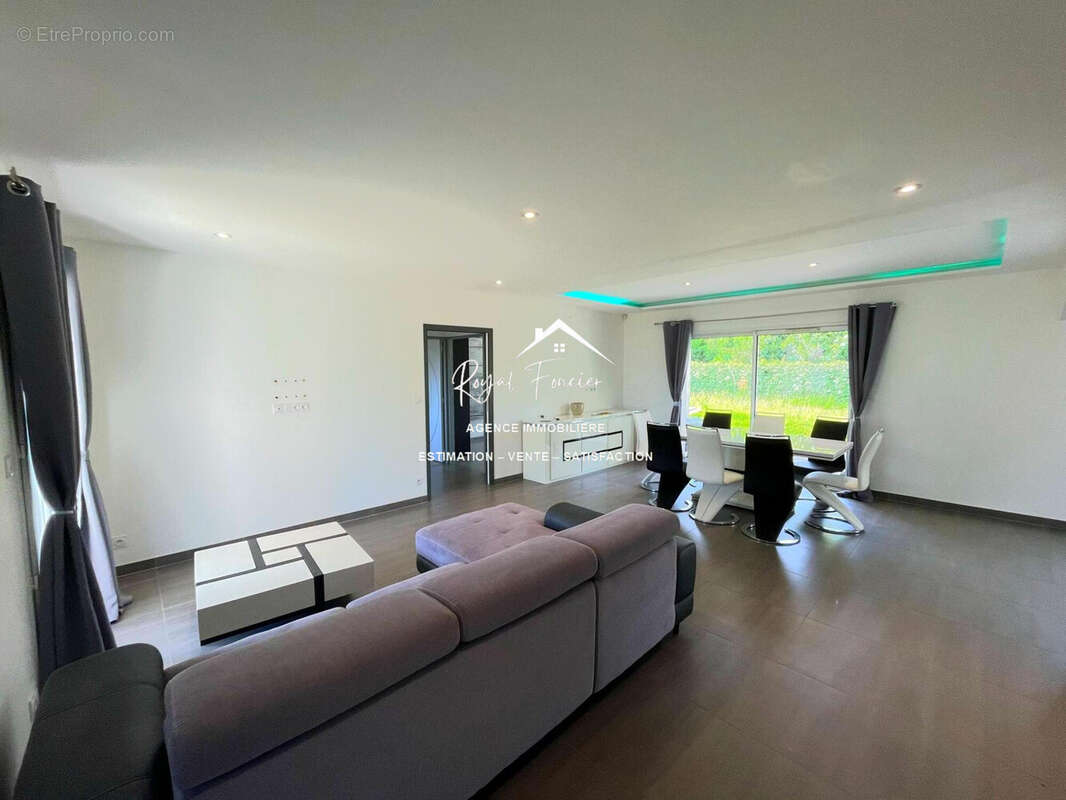 Séjour - Maison à LA CELLE-SAINT-AVANT