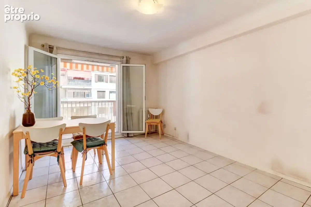 3P en étage élevé, balcon et aperçu mer – Carras / Arénas - photo 9