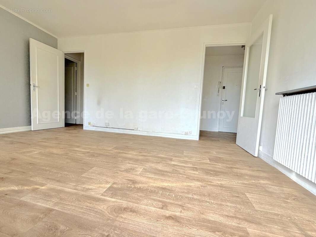 Sejour - Appartement à BRUNOY