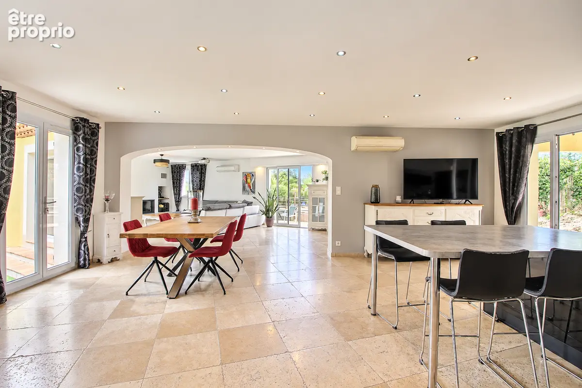 À vendre à Forcalqueiret  - Villa  170 m² + studio indépendant et piscine chauffée - photo 4