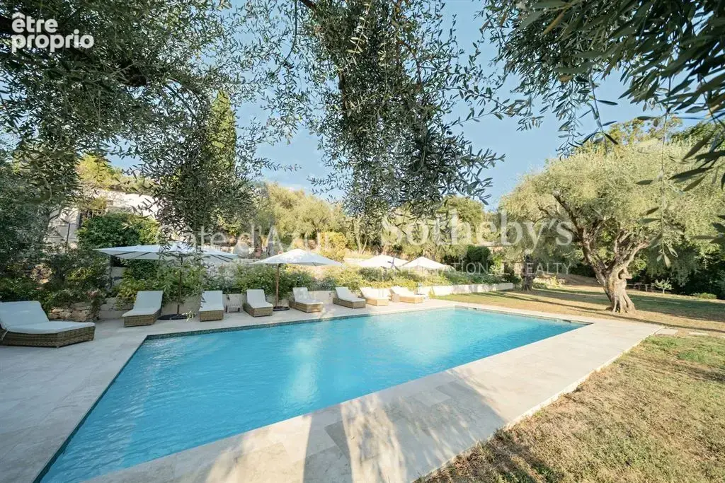 Plascassier, villa rénovée avec piscine et vaste terrain à proximité de Valbonne - photo 3