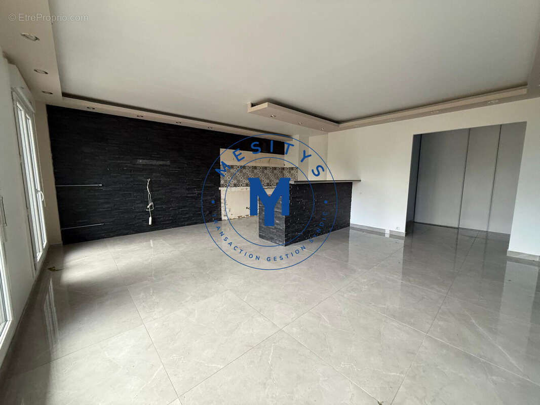 Appartement 80 m² à Saint-Etienne  - photo 3