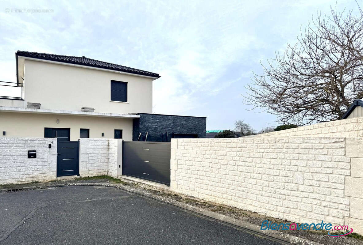 Maison à MIGNE-AUXANCES