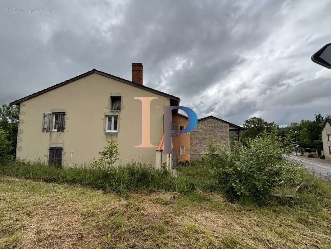 Maison à CHARLIEU