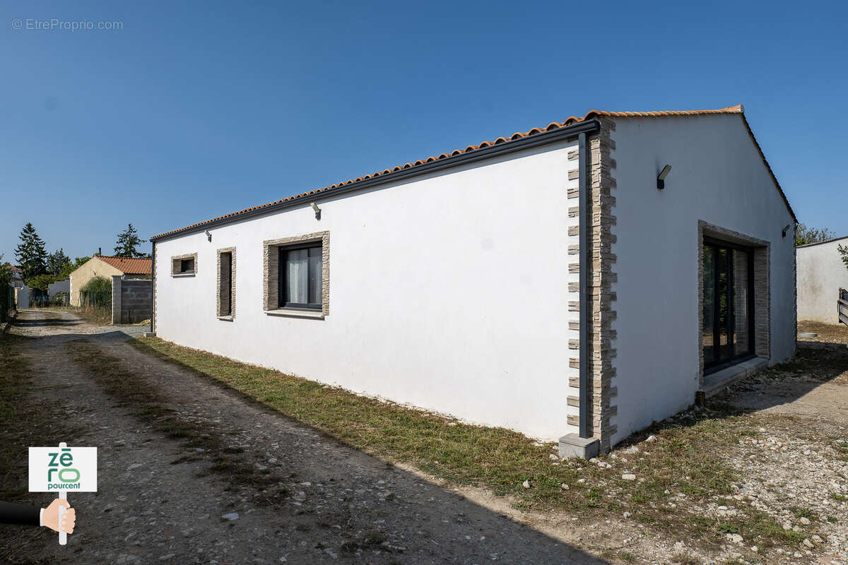 Maison à CHAMPAGNE-LES-MARAIS