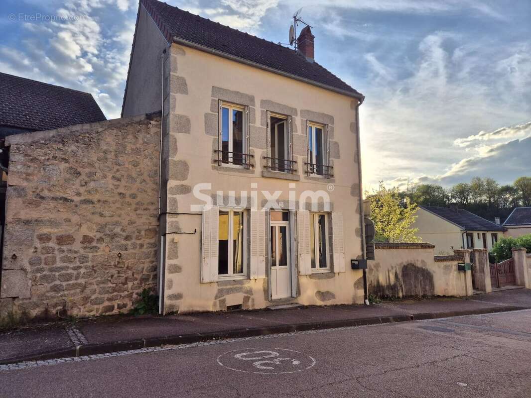 Maison à LORMES