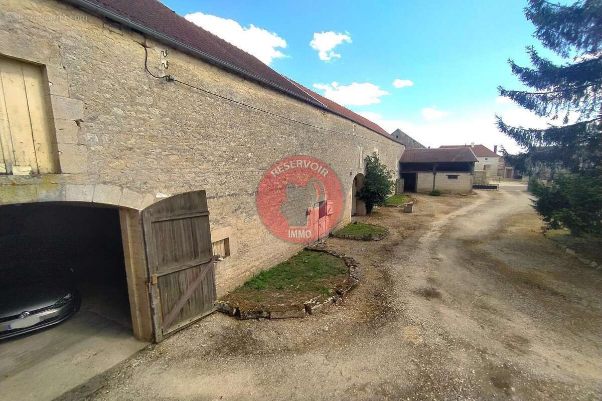 Maison à CRY
