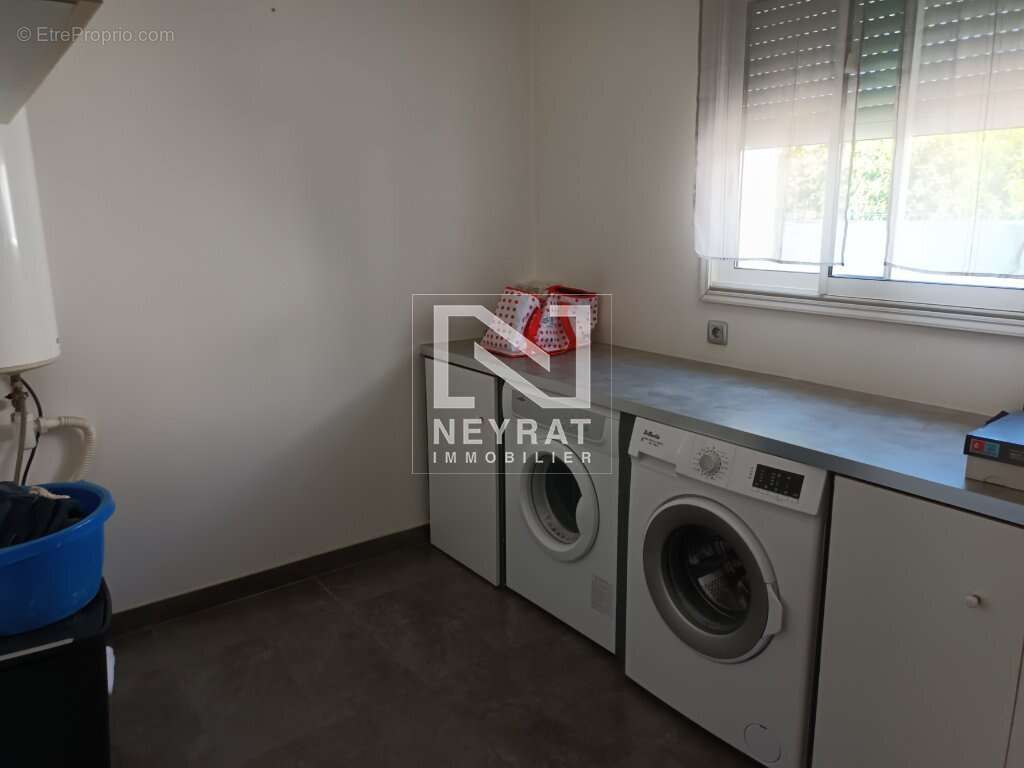 Commerce à MONTAUROUX