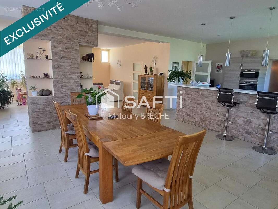 Maison 280 m² à Foucaucourt-Sur-Thabas  - photo 2