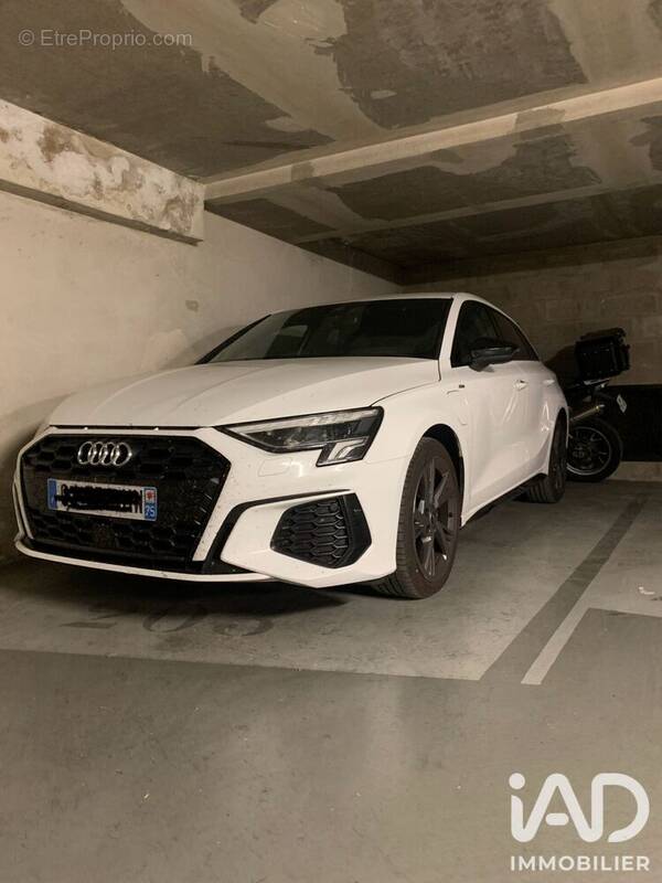 Photo 1 - Parking à PARIS-9E
