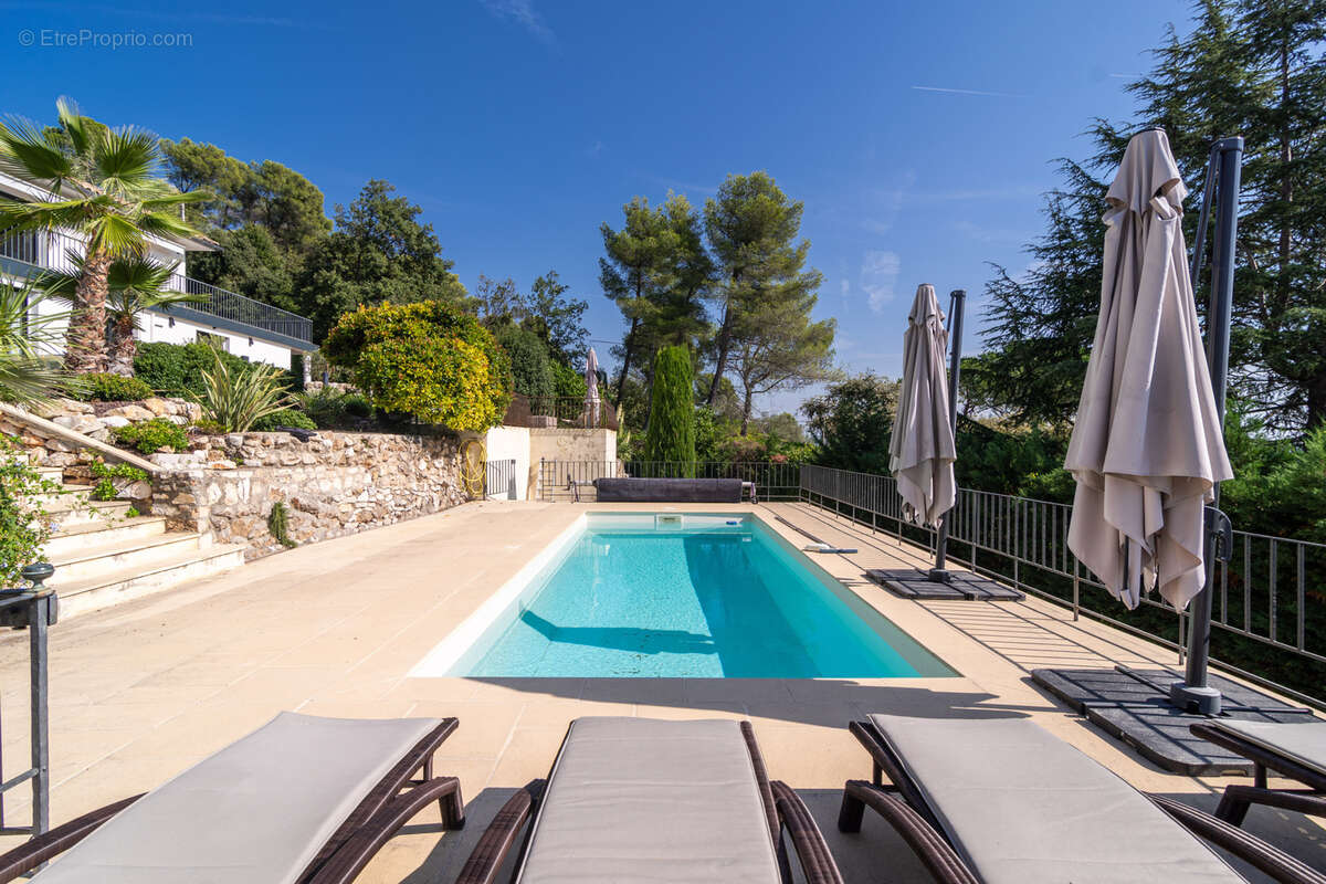 Maison à TOURRETTES-SUR-LOUP