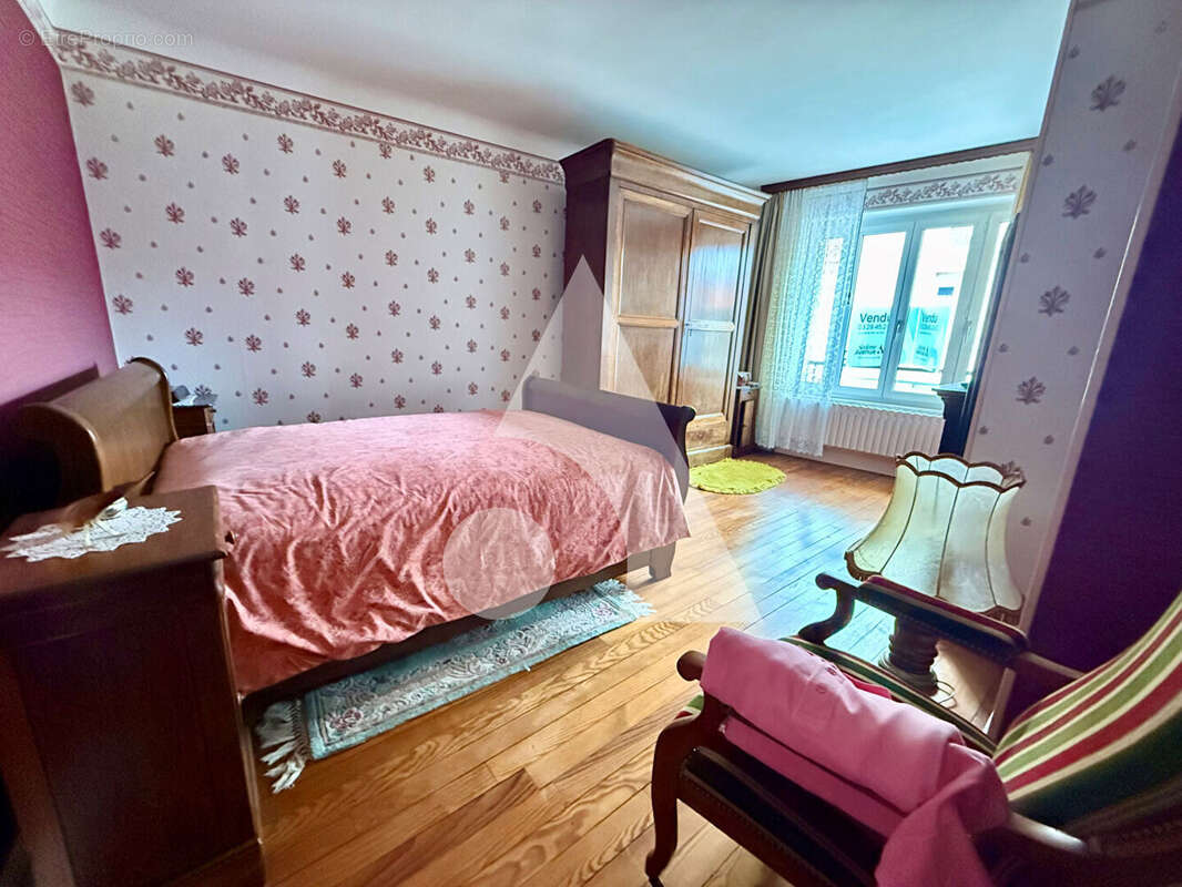 Maison à VELAINES