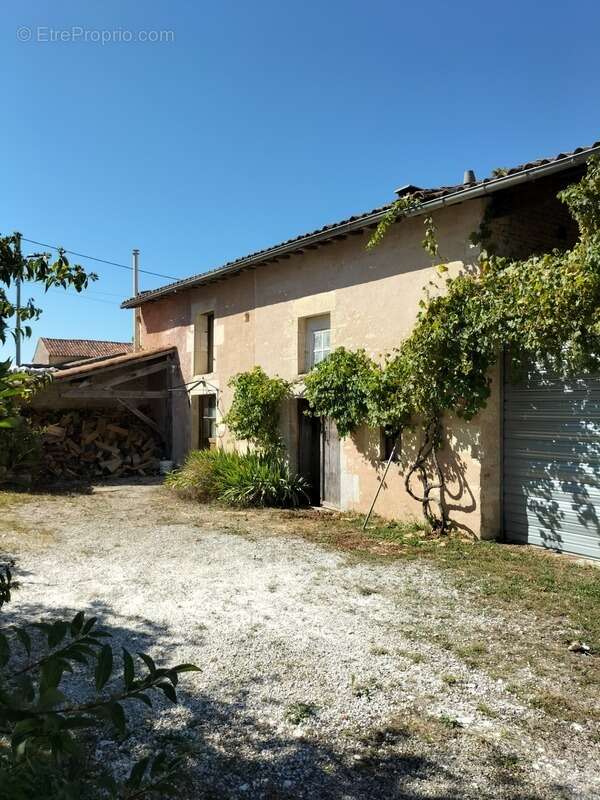 Dpt Charente (16), EBREON à vendre un ensemble de deux maisons - photo 4