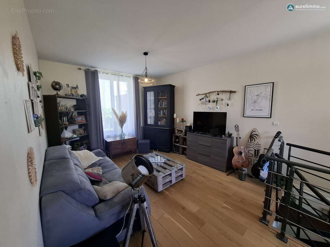 salon - Maison à NERIS-LES-BAINS