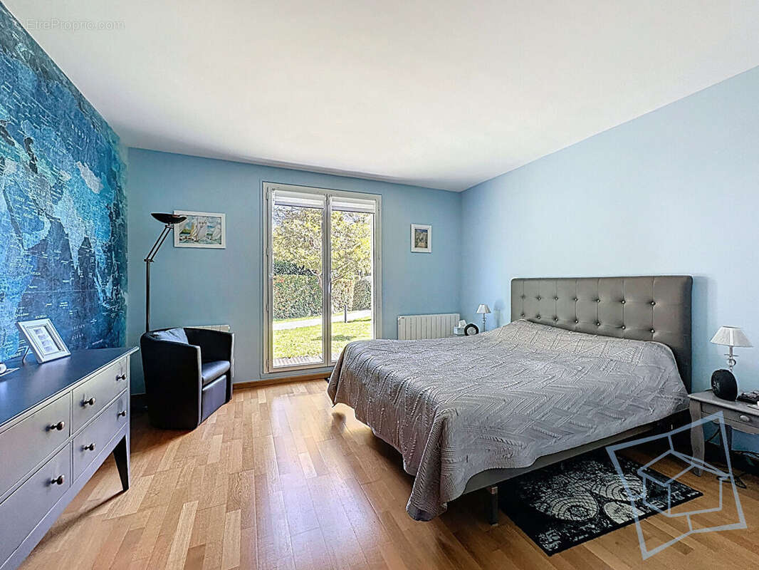 Maison à DAMPIERRE-EN-YVELINES