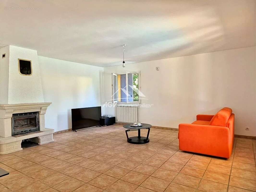 Maison à SAINT-HILAIRE-DE-BRETHMAS