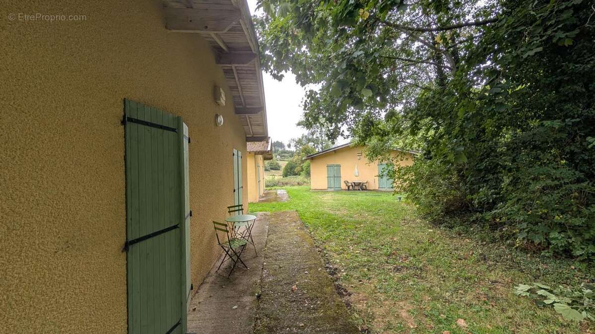 Appartement à SAINT-CLEMENT-DE-VERS