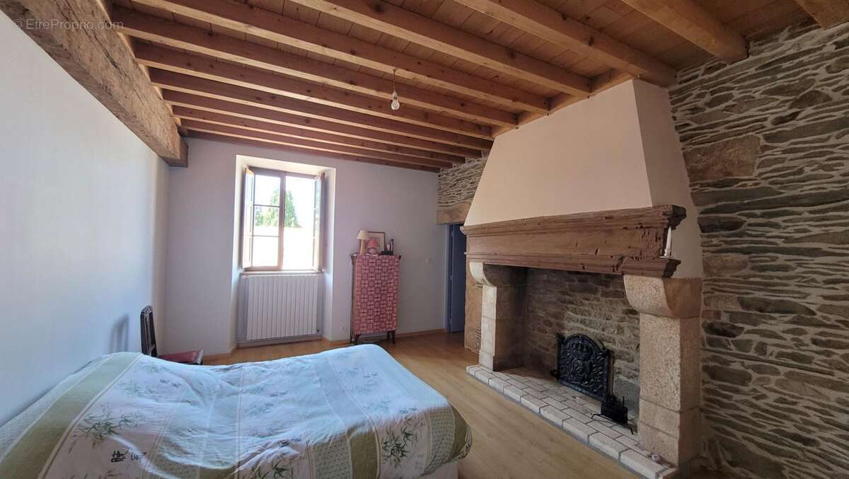 Maison à MERLEAC