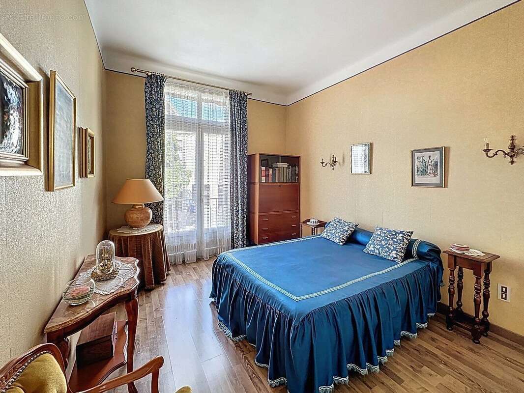 Avignon Intra-Muros Porte Saint Michel : 120 m² Traversant avec Balcon Idéal Famille, Profession Libérale ou Investisseur - photo 8