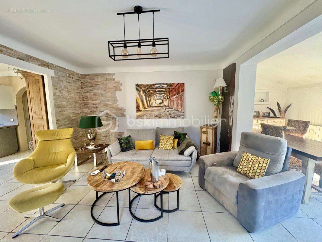 Maison à TOURRETTES