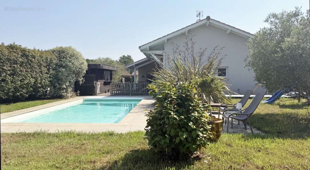 Villa contemporaine de 6 pieces de 133 m2 avec piscine et garage - photo 20