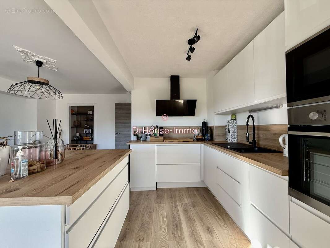 Appartement à SAINT-LAURENT-DU-VAR