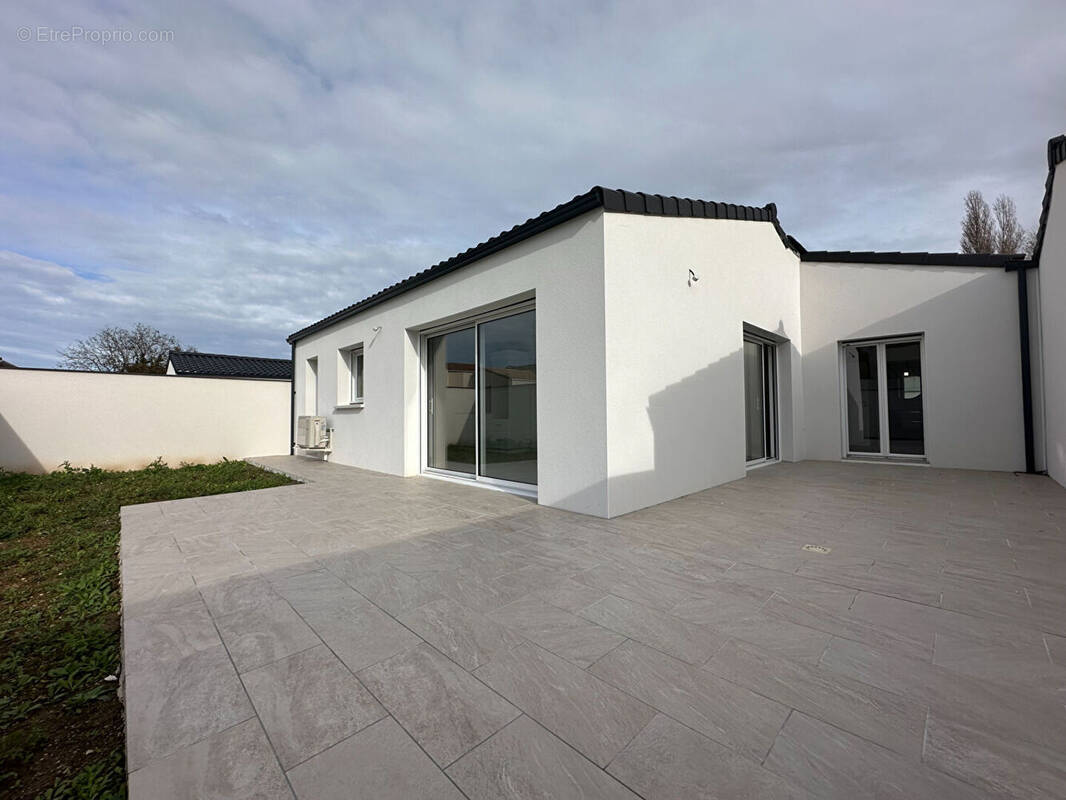 Maison à VAUX-SUR-MER