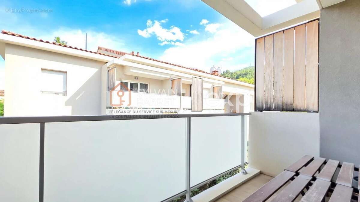 Appartement à SOLLIES-PONT