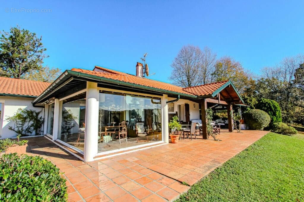 Maison à BASSUSSARRY