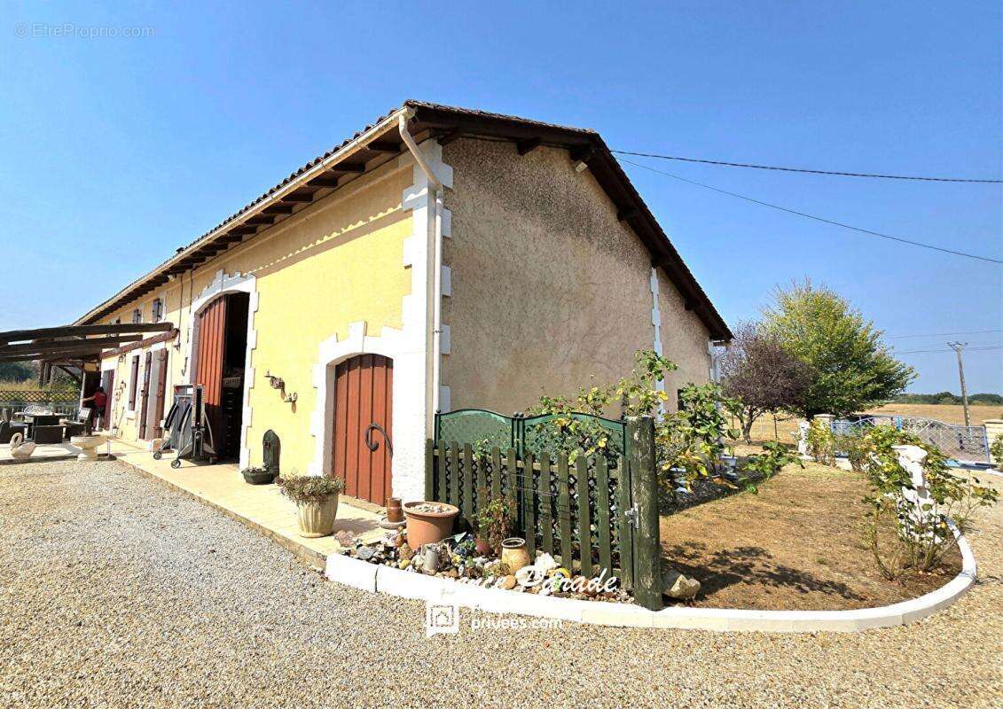 Maison à SAINT-MICHEL-DE-DOUBLE