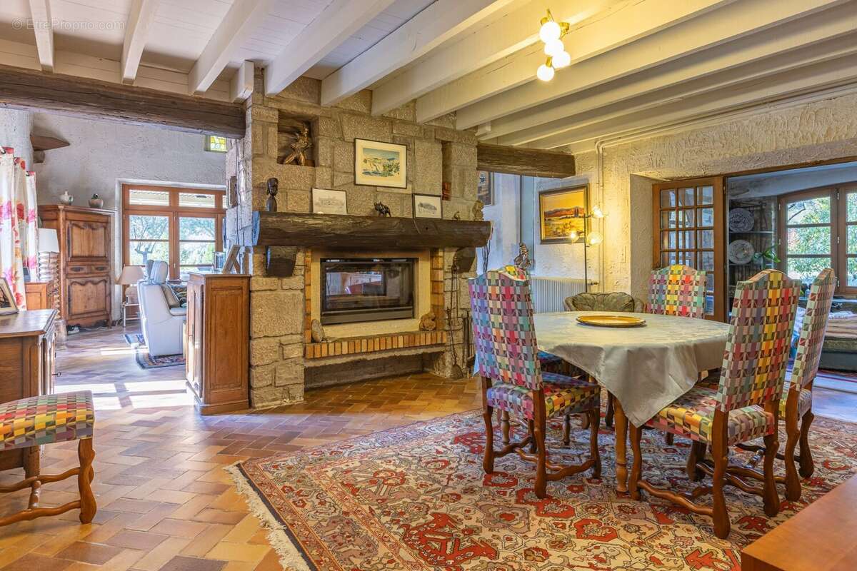 Maison 210 m² à Saint-Hippolyte-Du-Fort  - photo 3