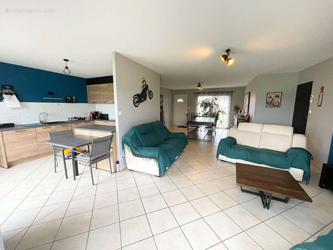 Maison à BEGROLLES-EN-MAUGES