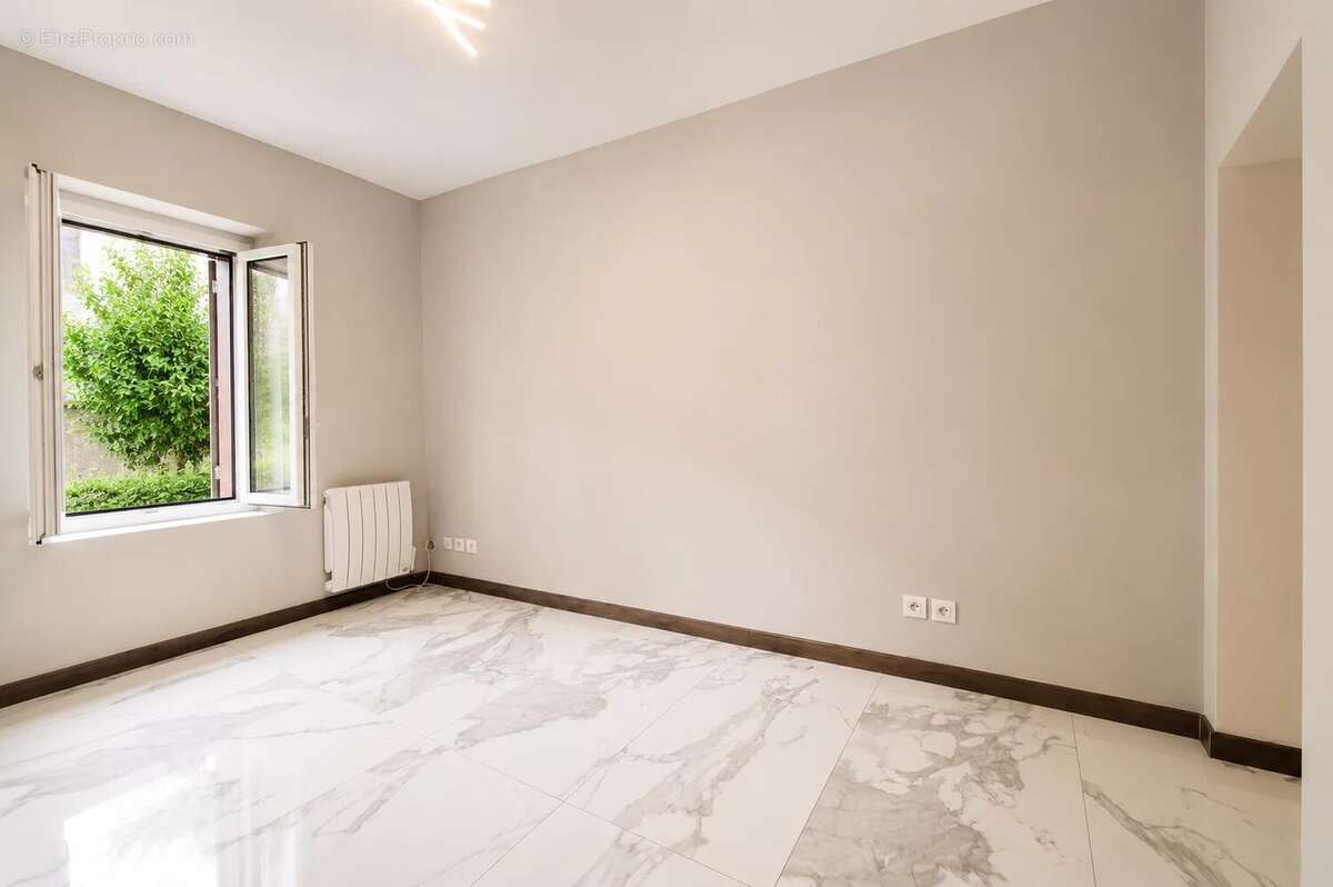 Appartement à SAINT-MARTIN-DU-VAR