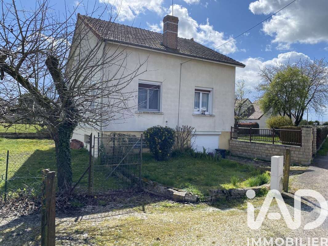 Photo 1 - Maison à MAIZIERES-LA-GRANDE-PAROISSE