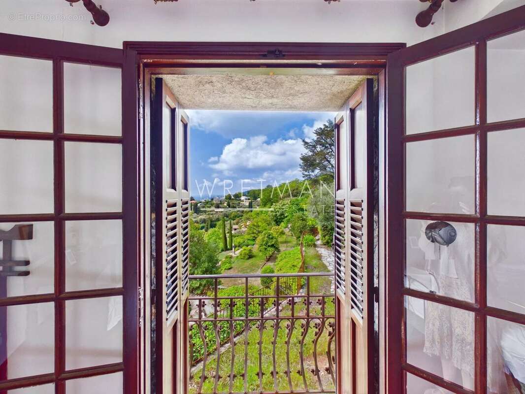 Maison à CHATEAUNEUF-GRASSE