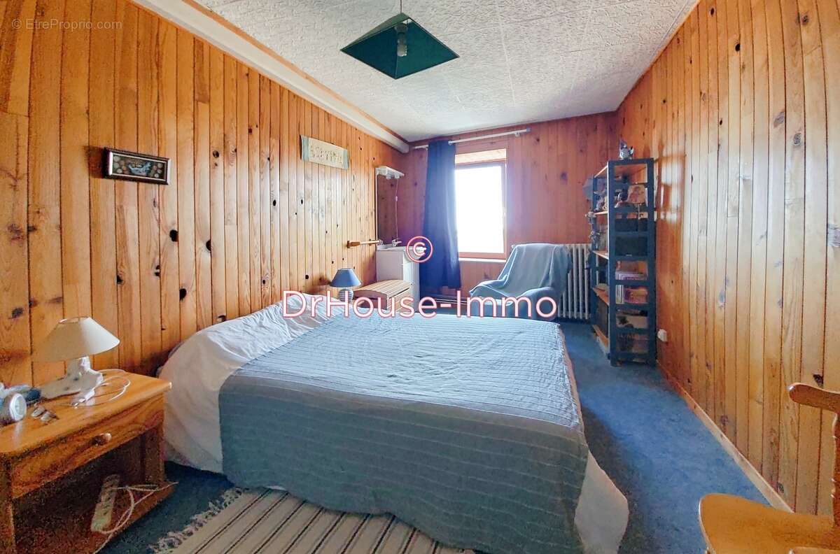 Maison à SAINT-GEORGES-EN-COUZAN