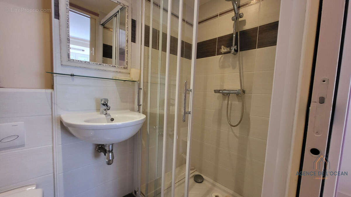 Appartement traversant à vendre à Le Palais - Lumière, vue et standing au coeur de Belle-Île-en-Mer - photo 12