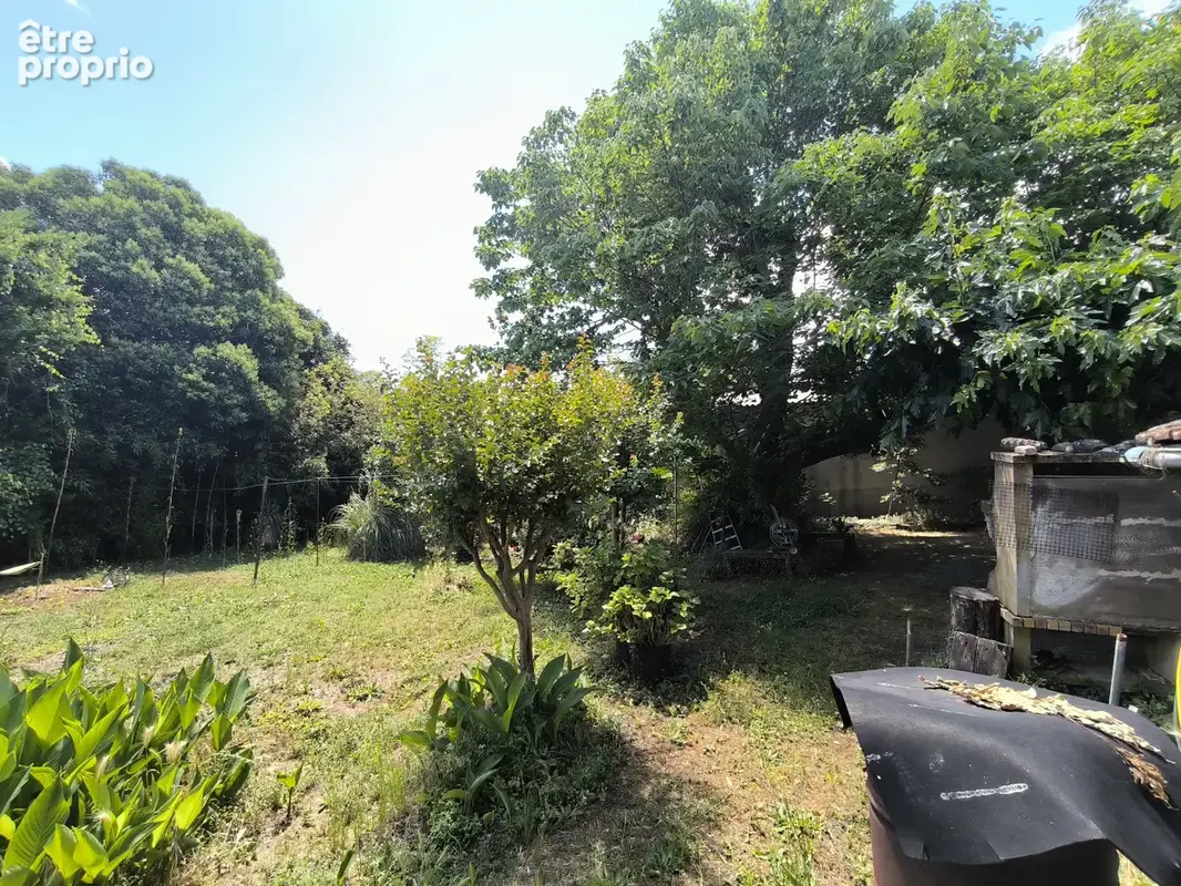 Immeuble avec commerce, appartement et terrain - photo 15