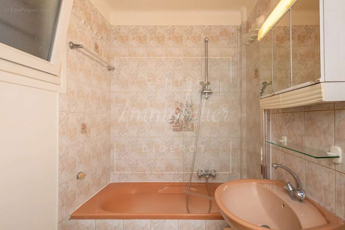 Appartement à PARIS-12E
