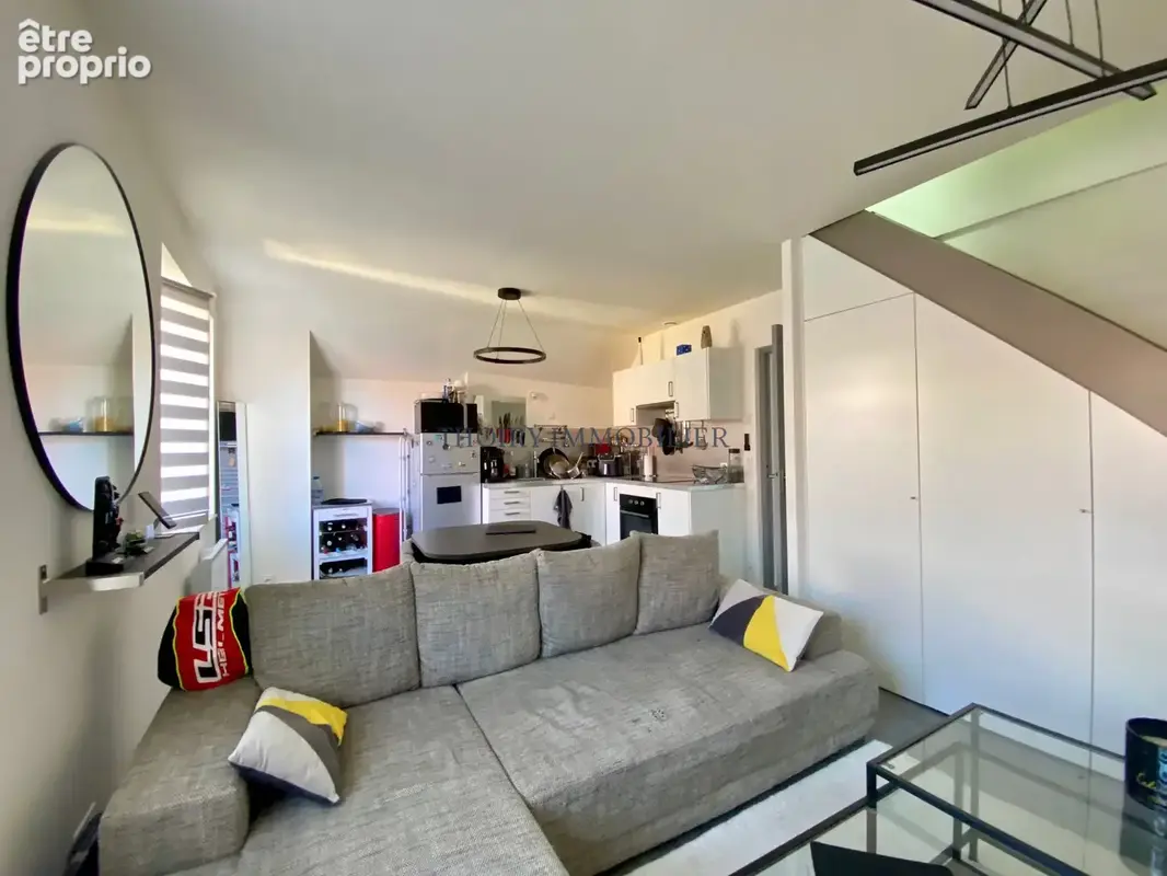 Aubergenville. Bel appartement en parfait état général de type F2 en duplex. - photo 2
