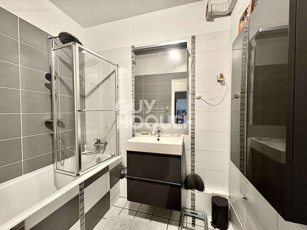 Appartement à COURBEVOIE