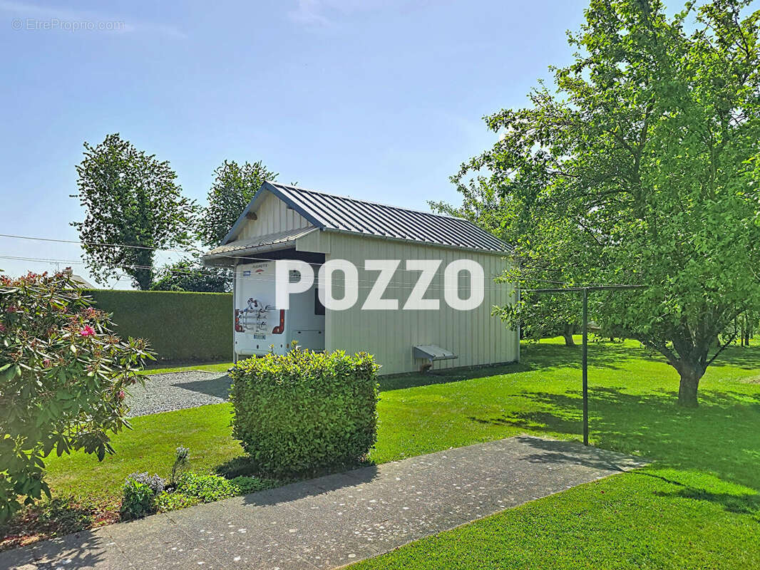 a vendre :Maison  6 chambres à côté de PÉRIERS- à moins de 20 kms de la mer- sous-sol complet - photo 4