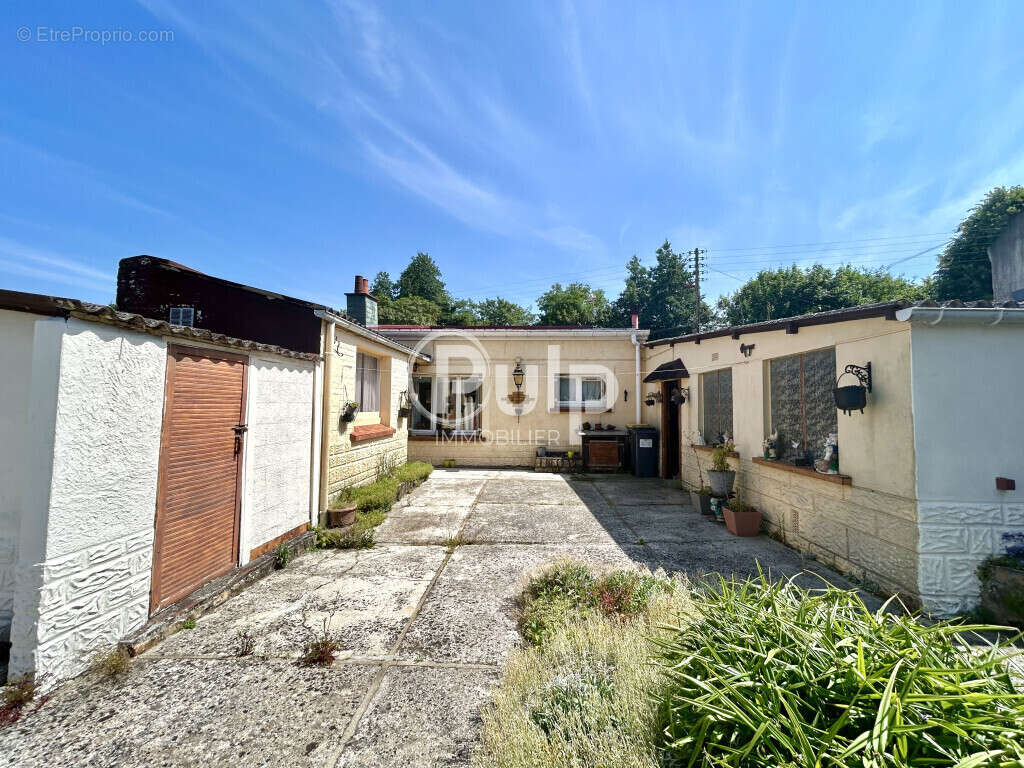 Maison à CALONNE-RICOUART