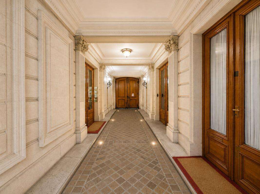Appartement à PARIS-8E