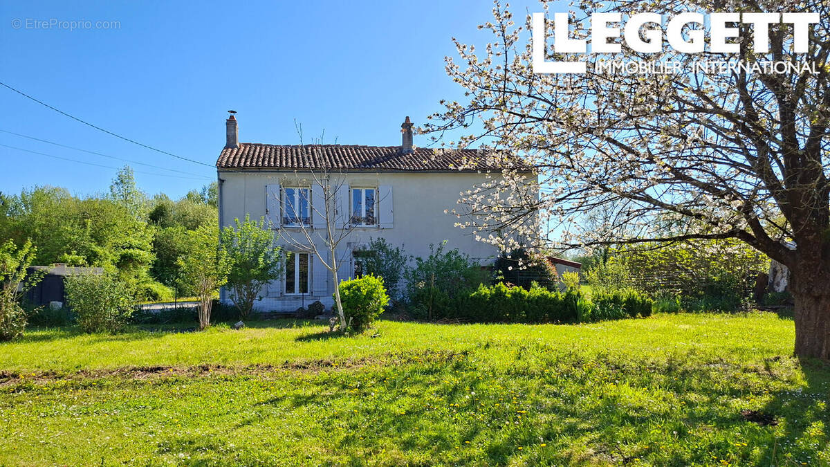 Maison à AIGRE