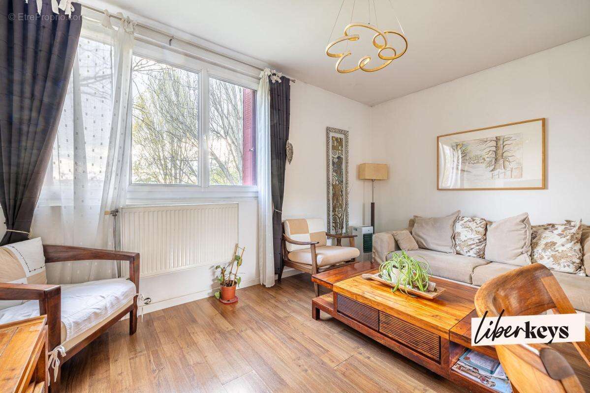Appartement à SAINTE-GENEVIEVE-DES-BOIS