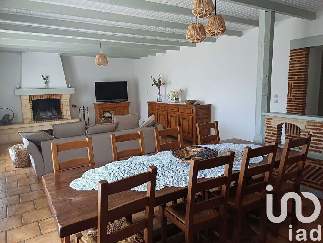 Maison 139 m² à Saint-Laurent-Des-Vignes  - photo 6